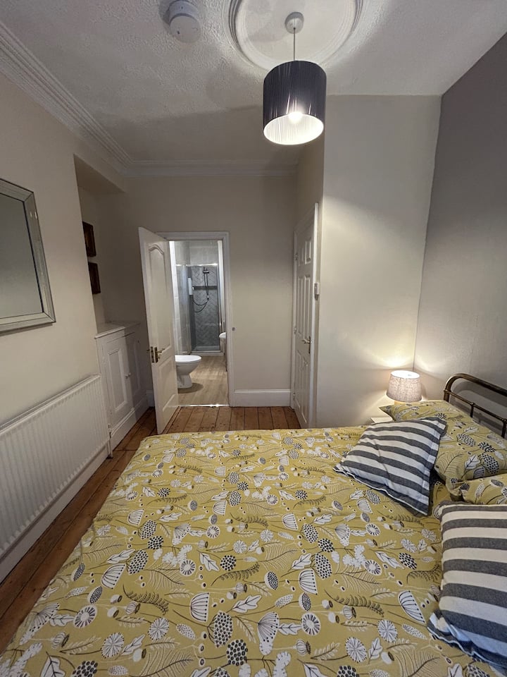 Chambre double avec salle de douche attenante