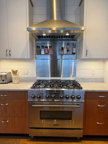 The Vesuvius – Oceanfront Home gallery image 4