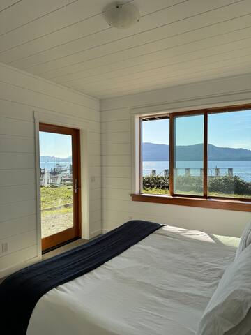 The Vesuvius – Oceanfront Home gallery image 3