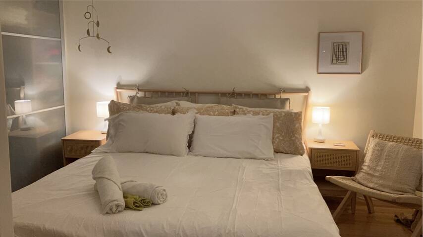 Spacious condo Plateau MontRoyal/near metro gallery image 5