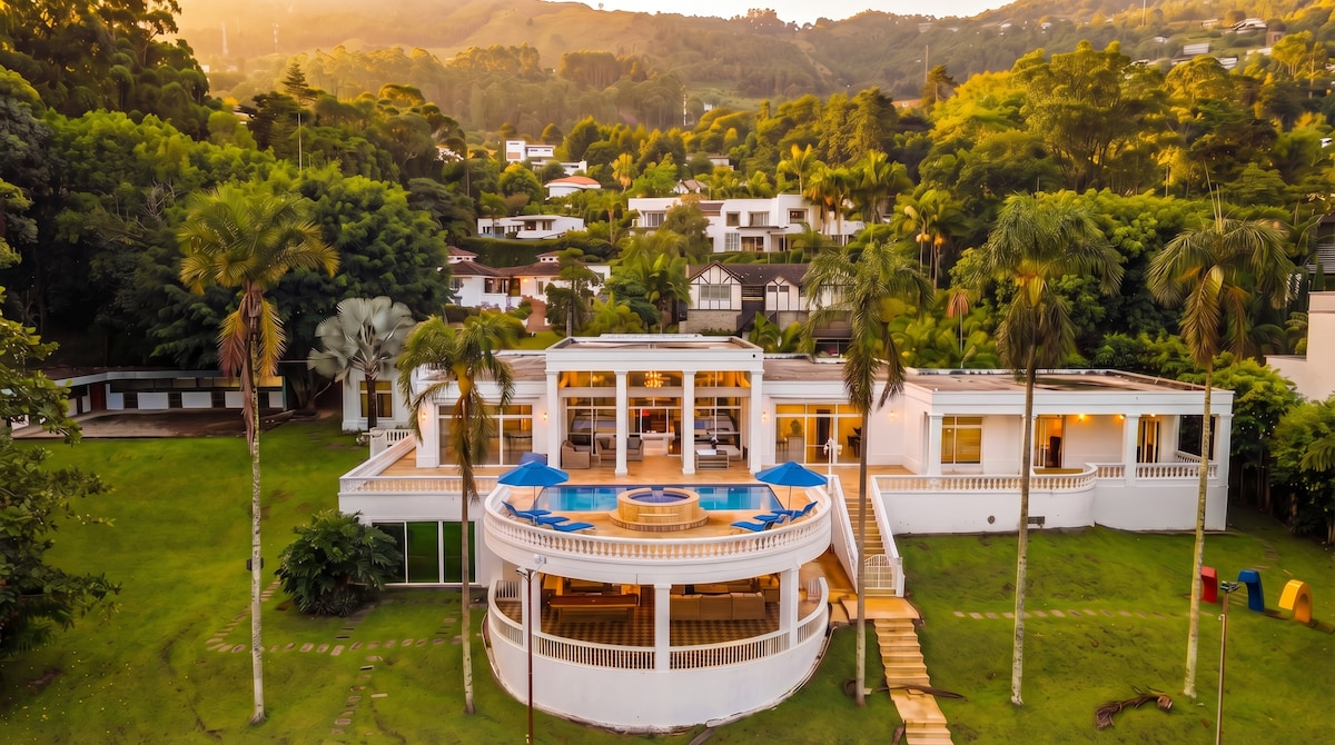 Pink House Exclusive Celebrity Mansion, Poblado - Casa particulars