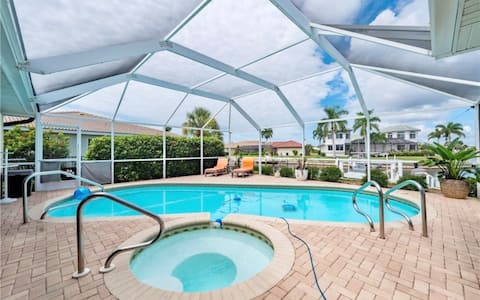 Location! 1-Block To Fish Ville; Heated Salt Pool