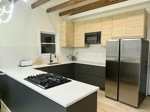 Ranch Home: Cozy & Modern!