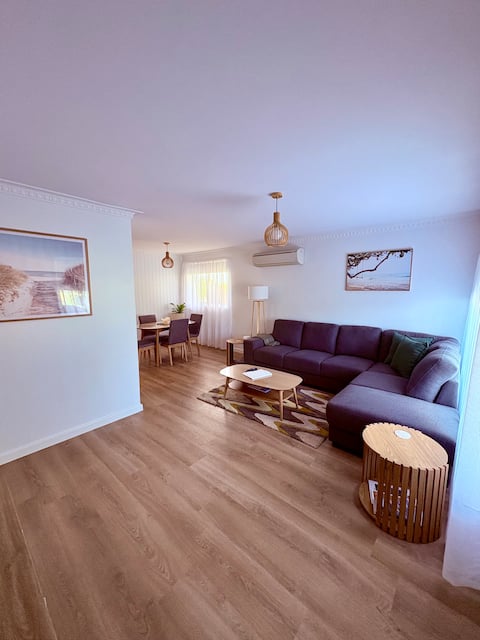 Top Airbnb: And Relax! Central Location opp Parkland in City Of Bunbury