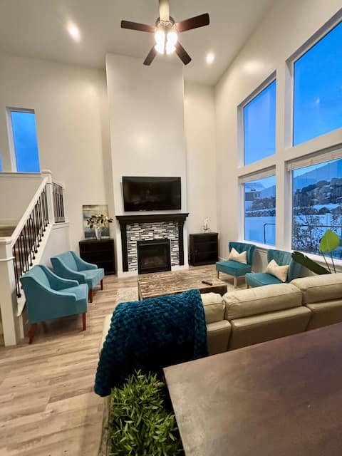 Top Airbnb: *Magical Mountain Escape! Hot Tub*2 Kitchens*KINGS in Lehi