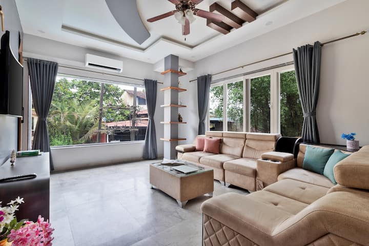 Living room image 10