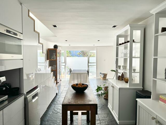 Summer cottage in the city gallery image 4