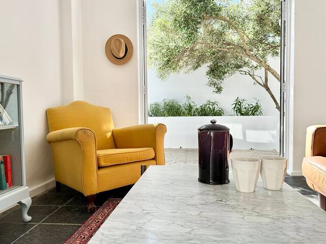 Summer cottage in the city gallery image 2