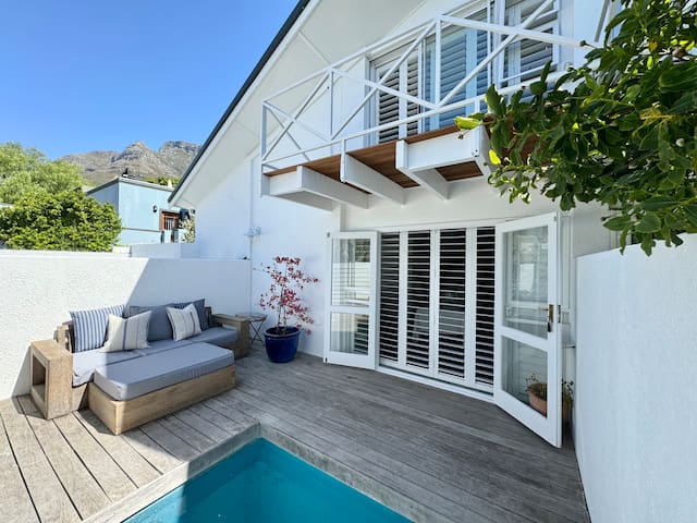 Summer cottage in the city