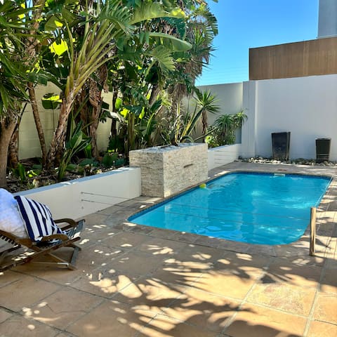 Family Beach House & Pool