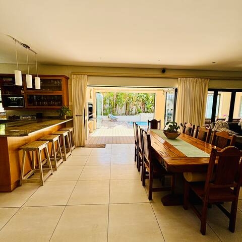 Family Beach House & Pool gallery image 3