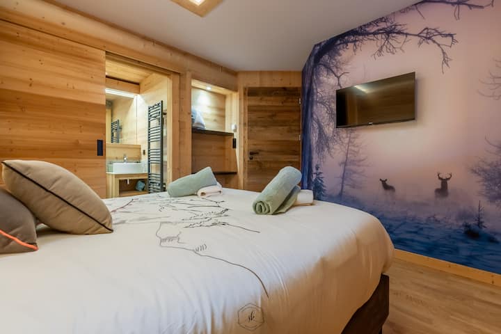 Зимска соба со поглед кон планината и спа-центарот