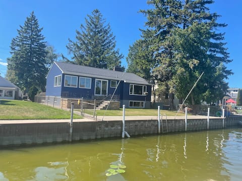 Lagoon Landing, Beautiful Home with Bay Access