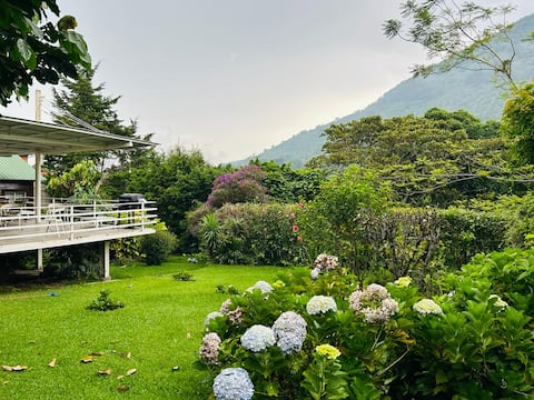 May Centennial, Los Naranjos