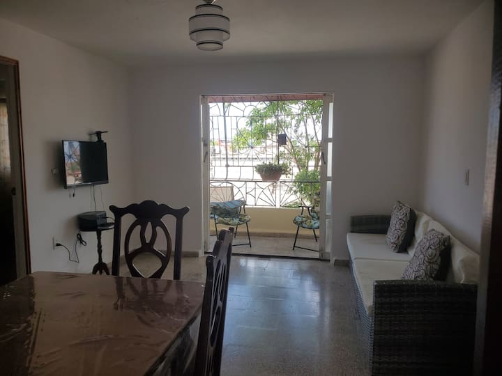 Apto Completo Cent,  2 Hab, 3er Piso, Pilar Y Pepe - Cuba