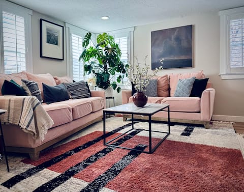 Popular Airbnb listing: Bright, Central SLC by Liberty Park - Pets Allowed in Central City