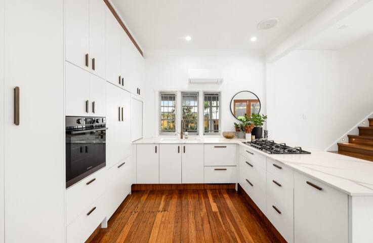 Palm Springs Poolside Glamour gallery image 4