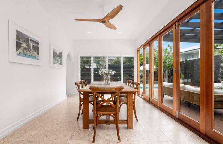 Palm Springs Poolside Glamour gallery image 2