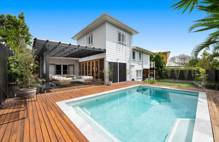 Palm Springs Poolside Glamour