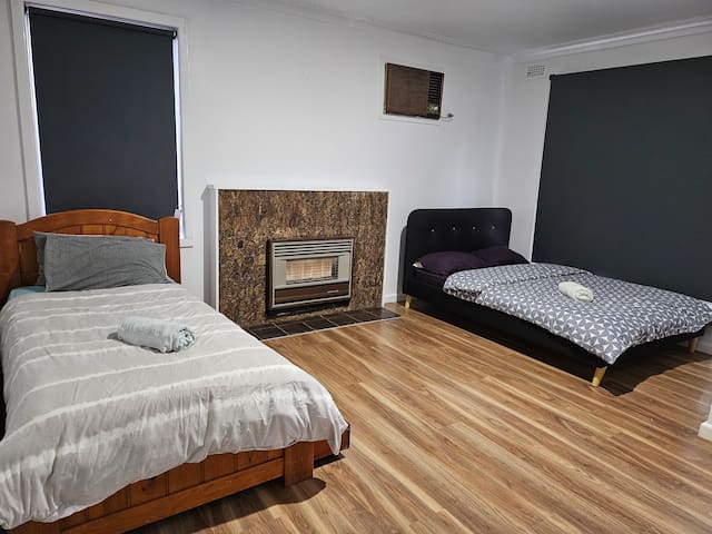 2BR, Bathroom, Kitchen- 10min to Airport gallery image 4