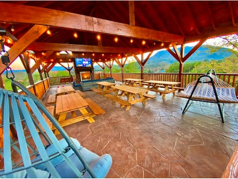 Amazing Brand New 8bdrm Cabin-Pool-Arcades-Gazebo