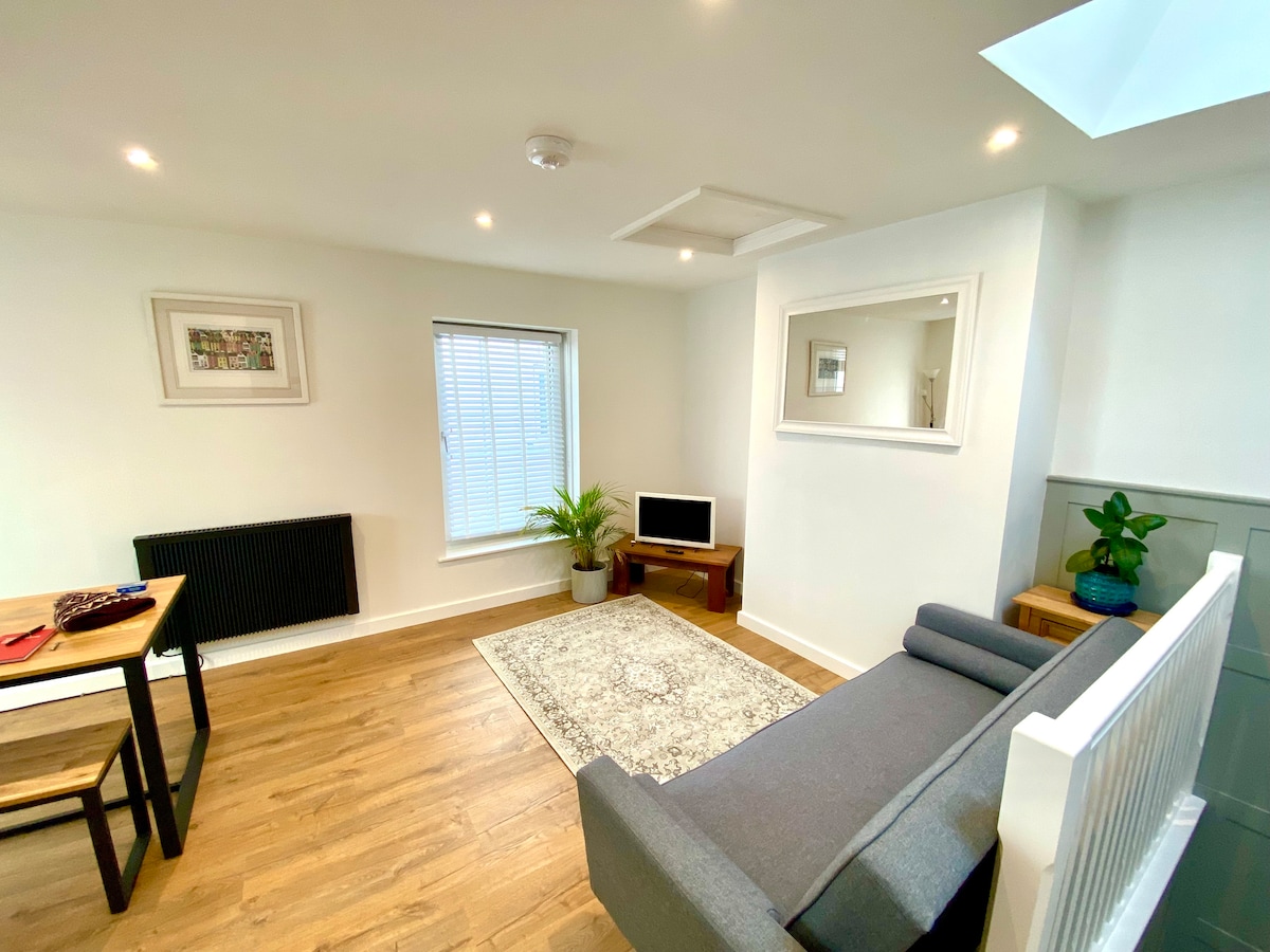 Annonce Airbnb populaire: Cottage in Centre of Dartmouth à Dartmouth