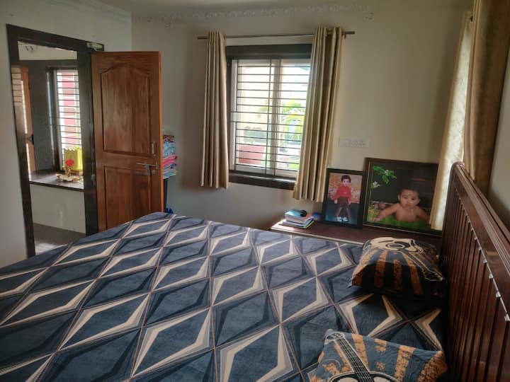 ห้องแอร์พร้อมห้องน้ำนอกห้อง