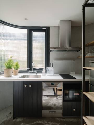 Apt E. Welcome to long Stay. gallery image 5