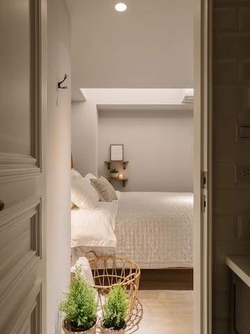 Apt E. 尋找1-3個月租的客戶. 5 mins to MRT