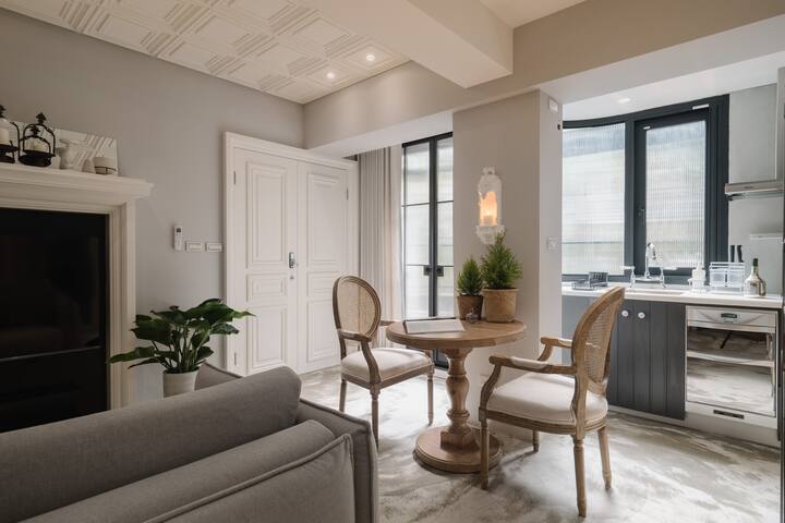 Apt E. Welcome to long Stay. gallery image 4