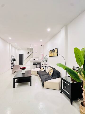 Mahanakhon旁/预定3晚免费接机/近bts/5层6房/卧室带独立卫生间/711便利店旁 gallery image 2