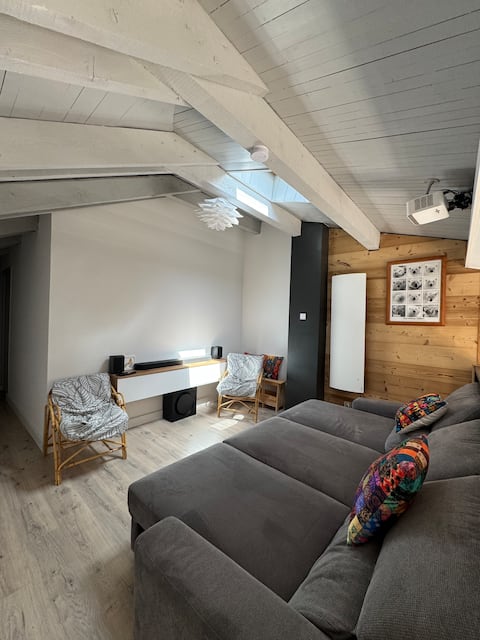 Top Airbnb: Duplex 8 pers downtown with garage, unique view à Les Deux Alpes