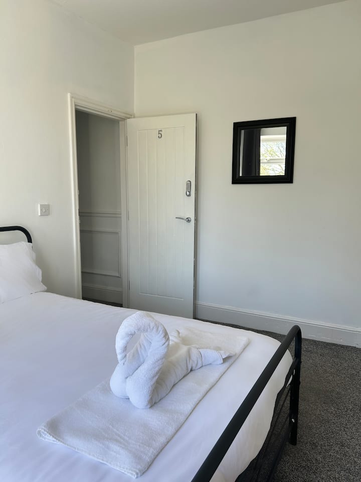 საძინებელი 1