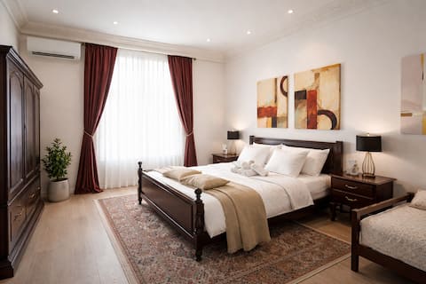 Main Street Retreat Apartment with Free Parking