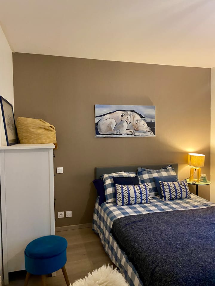 Dvokrevetna spavaća soba u prizemlju s tuš-kabinom