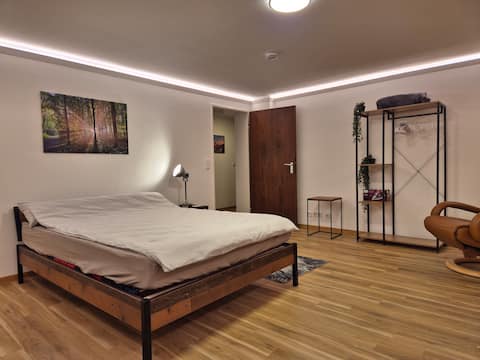 Top Airbnb: Quiet Underground Apartment-Düsseldorf Gerresheim in Düsseldorf