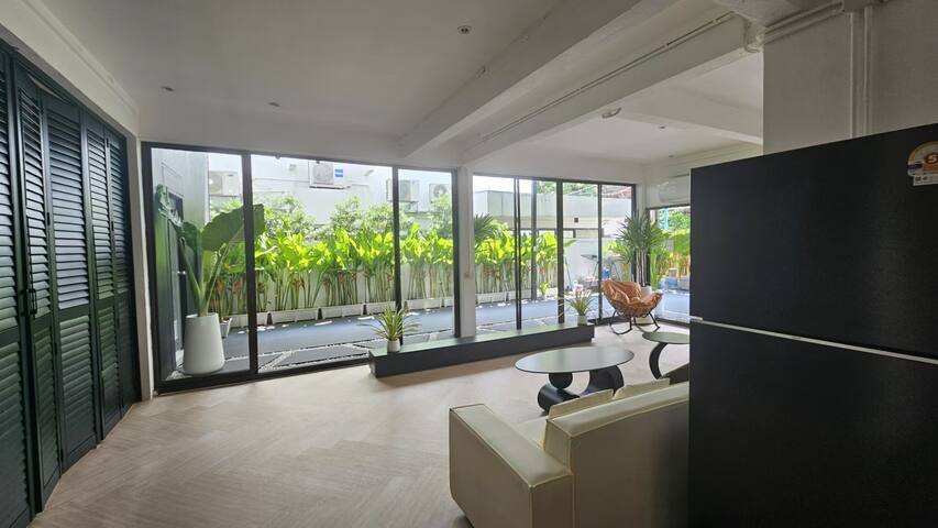 曼谷市中心私密四卧别墅 步行至牛仔街五分钟 gallery image 5