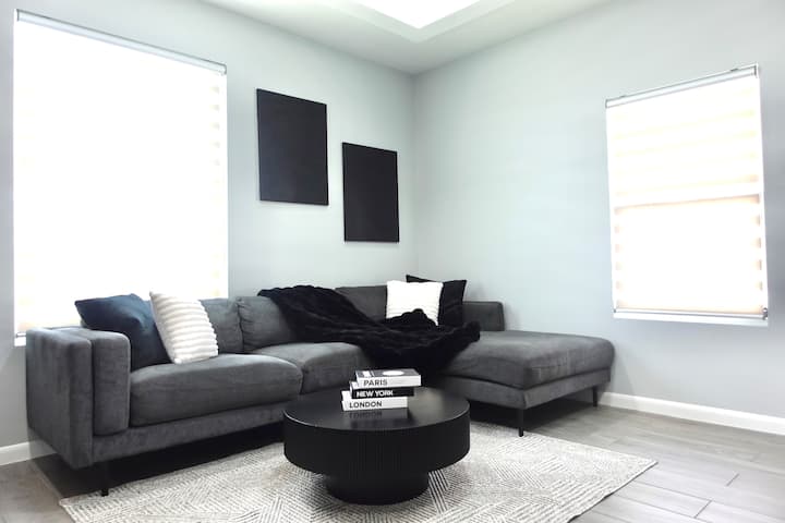 Modern Luxury Gated | 2/2 | Smart Tvs | Fast Wifi - Pharr, TX
