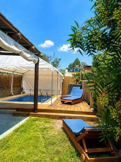 House with heated pool for families and groups
