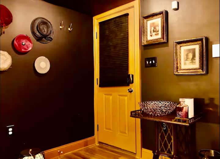 Bloomingdale Blues Speakeasy *Free Parking* - Washington, D.C.