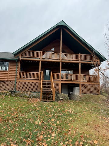 Large Pet-Friendly Family Cabins