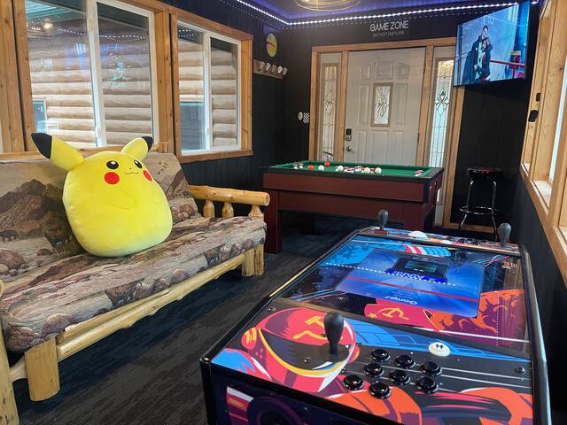 Large Pet-Friendly Family Cabins gallery image 2