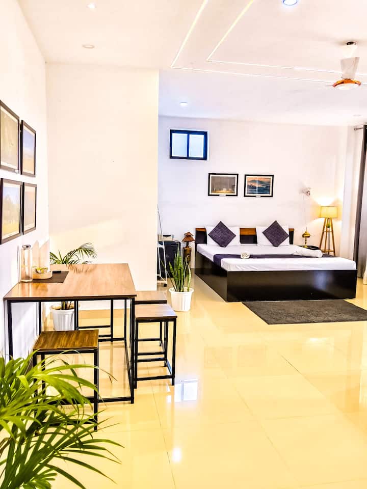 Saya’s Abode (Suite-3)(1bhk 2 Kingbedac & Kitchen) - Tezpur