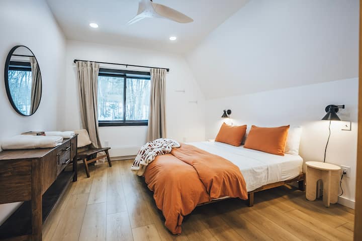 Comfortable queen sized bed, extra blankets, and USB A/USB C charging ports located on each side of the bed. Located on 1st floor.