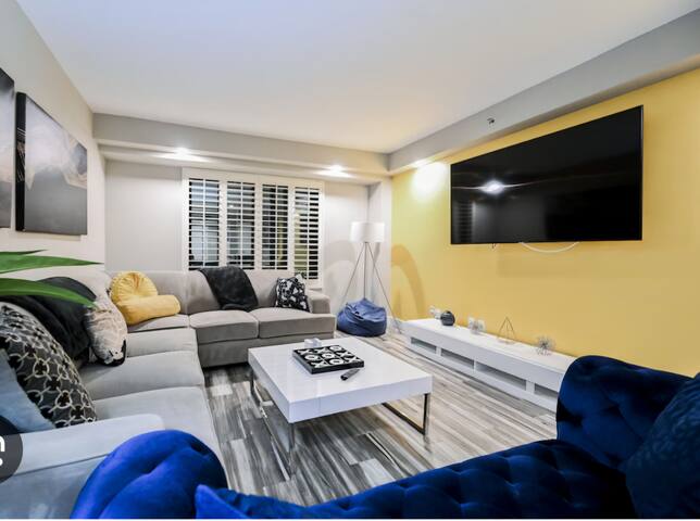 The heart of The Strip! gallery image 2