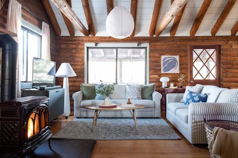 Relaxing Log Cabin | Hot Tub, Quiet, Pool, Mohican