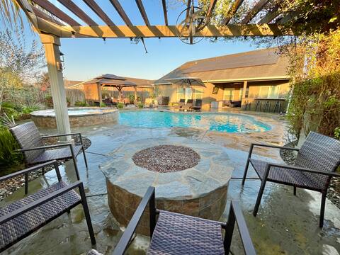 Relax & Recharge in Our Spacious 5-Bedroom Retreat