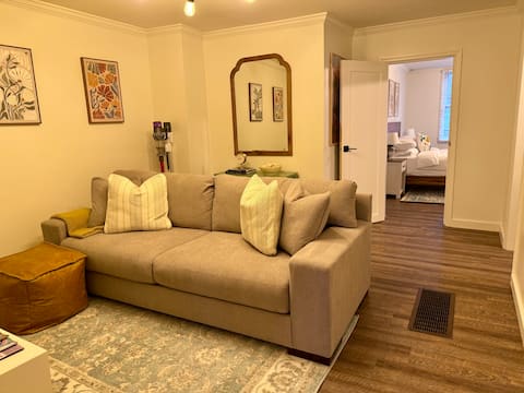 Top Airbnb: Village Townhouse Apartment in Saugerties