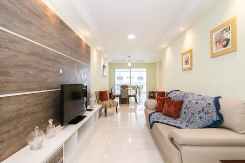 Popular Airbnb listing: Apartment Praia Pitangueiras 3 rooms 2 parking spaces Opportunity in Guarujá