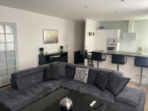 Top Airbnb: Apartment near Porte de Versailles train station in Vanves